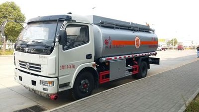 尊龙凯时油罐车9吨